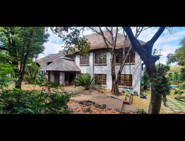 6 BEDROOM HOUSE FOR SALE IN VAL DE GRACE